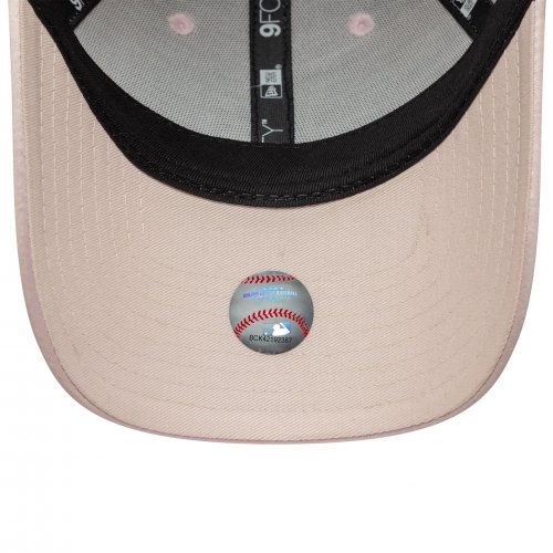 New Era Women's Satin 9Forty NY Yankees - Pastel Pink