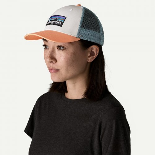 Patagonia P-6 Logo Lopro Trucker Hat - White / Peach Sherbet