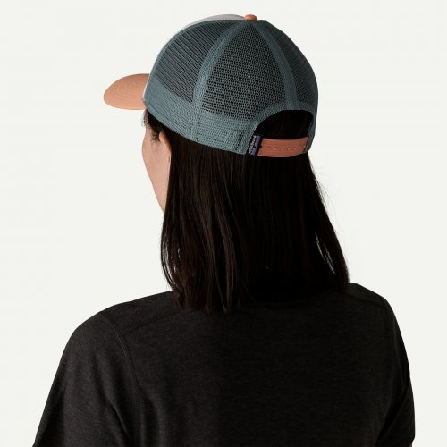 Patagonia P-6 Logo Lopro Trucker Hat - White / Peach Sherbet